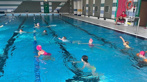 To już siódma lekcja pływania