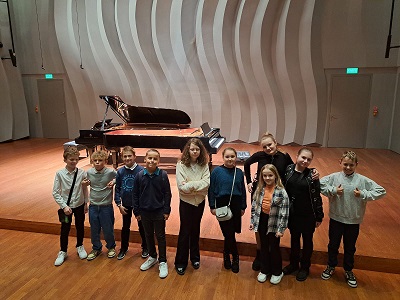 Klasa 5c na koncercie sensorycznym
