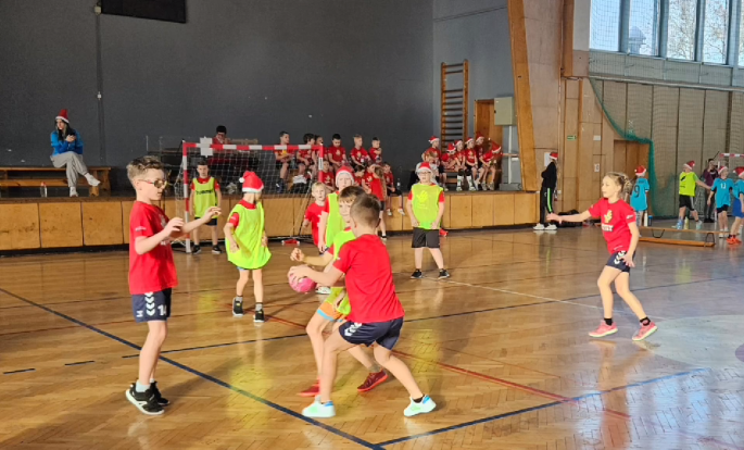 Mikołajkowy turniej piłki ręcznej w ramach programu Programu „Gramy w Ręczną”