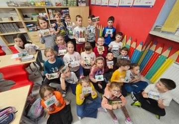 Świąteczne życzenia zapisane na kartkach