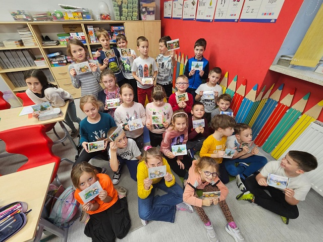 Świąteczne życzenia zapisane na kartkach