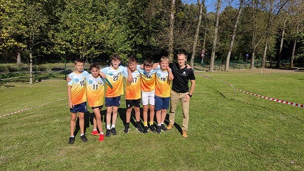 Podium w rejonowych biegach przełajowych