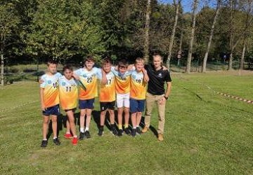 Podium w rejonowych biegach przełajowych